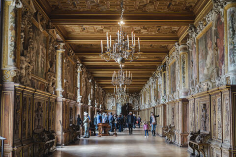 フランス　フォンテーヌブロー宮殿　世界遺産　パリの花めぐり