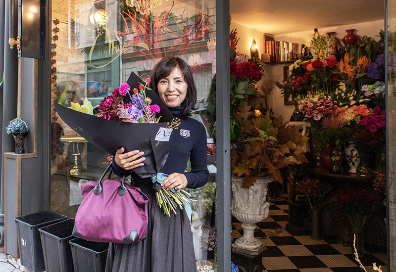 パリスタイルフラワー教室開業 ビジネスの仕組み作りとweb集客で売れるスクールへ 東京 世田谷 KOLME（コルメ）パリ18区・モンマルトルの花屋さん：Muse Montmartreでブーケを束ねてもらいました ミューズモンマルトル