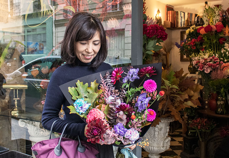 パリスタイルフラワー教室開業 ビジネスの仕組み作りとweb集客で売れるスクールへ 東京 世田谷 KOLME（コルメ）パリ18区・モンマルトルの花屋さん：Muse Montmartreでブーケを束ねてもらいました ミューズモンマルトル